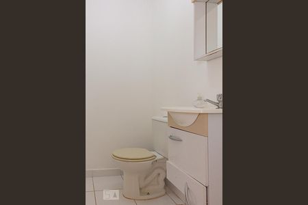 Lavabo de casa de condomínio para alugar com 3 quartos, 80m² em Vargem Pequena, Rio de Janeiro