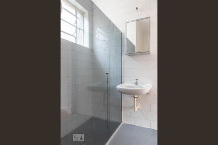 Banheiro de apartamento para alugar com 1 quarto, 50m² em Rio Branco, Porto Alegre