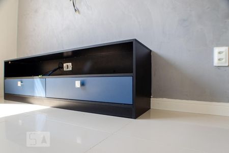 Sala - rack de apartamento para alugar com 2 quartos, 42m² em Colônia, São Paulo