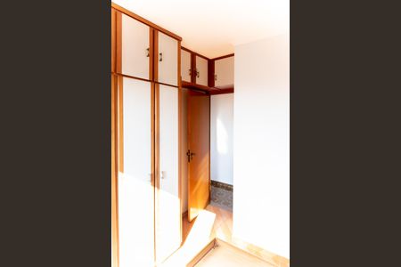 Quarto 1 de apartamento para alugar com 2 quartos, 55m² em Vila Marieta, São Paulo