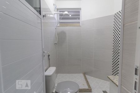 Banheiro de casa para alugar com 1 quarto, 58m² em Rocha, Rio de Janeiro