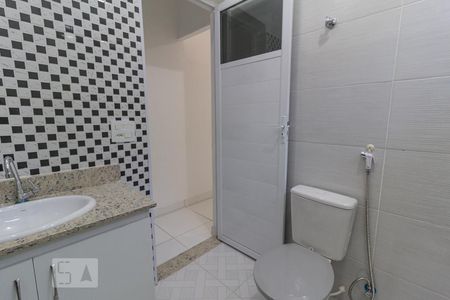 Banheiro de casa para alugar com 1 quarto, 58m² em Rocha, Rio de Janeiro