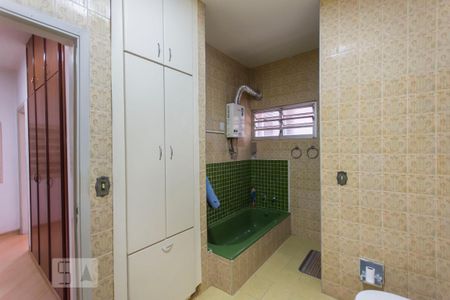 Casa para alugar com 400m², 5 quartos e 1 vaga Casa para alugar com 400m², 5 quartos e 1 vagaBanheiro social