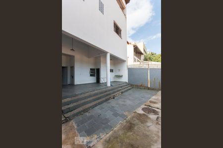 Casa para alugar com 400m², 5 quartos e 1 vaga Casa para alugar com 400m², 5 quartos e 1 vagaArea dos fundos