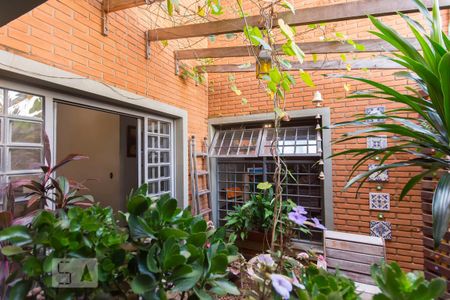Casa para alugar com 400m², 5 quartos e 1 vaga Casa para alugar com 400m², 5 quartos e 1 vagaVista do quarto 01