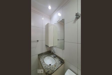 Banheiro de apartamento para alugar com 2 quartos, 60m² em Jardim Patente, São Paulo