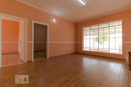 Sala 01 de casa para alugar com 4 quartos, 400m² em C, Campinas