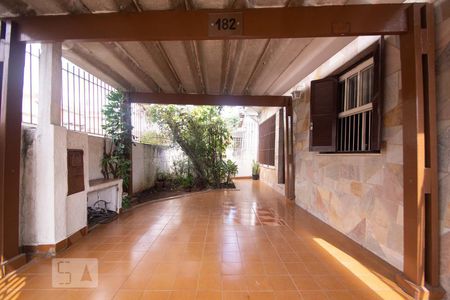 Garagem de casa à venda com 3 quartos, 250m² em Jardim Santo Antoninho, São Paulo