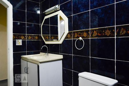 Banheiro Gabinete e Espelho de casa para alugar com 2 quartos, 70m² em Vila Miami, São Paulo