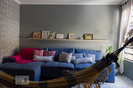 Sala de casa de condomínio à venda com 2 quartos, 90m² em Guapira, São Paulo