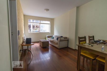 Apartamento à venda com 110m², 2 quartos e 1 vagaSala