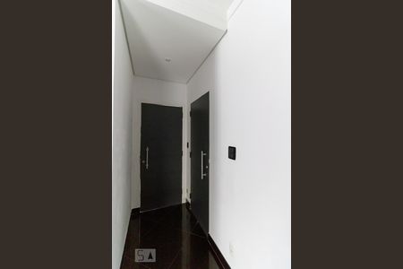 Entrada de casa para alugar com 5 quartos, 300m² em Vila Nair, São Paulo
