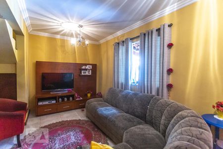 Casa à venda com 74m², 3 quartos e 2 vagasSala de estar