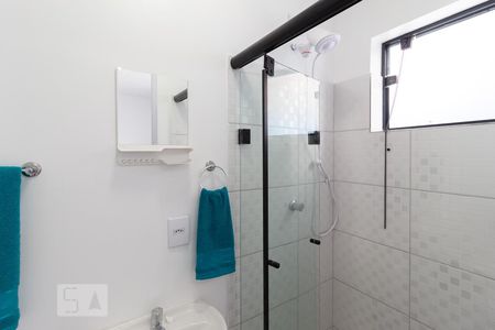 Banheiro de kitnet/studio para alugar com 1 quarto, 10m² em Vila Osasco, Osasco