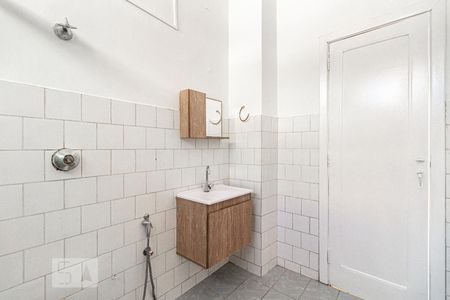 Banheiro de apartamento para alugar com 2 quartos, 70m² em Funcionários, Belo Horizonte