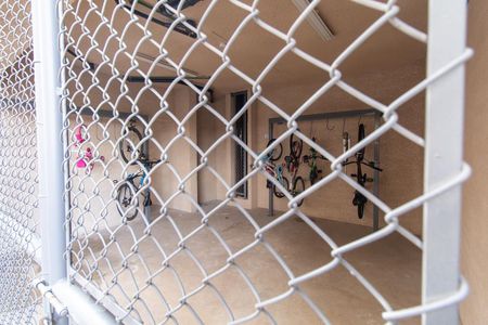 Bicicletário de apartamento para alugar com 2 quartos, 42m² em Sítio da Figueira, São Paulo