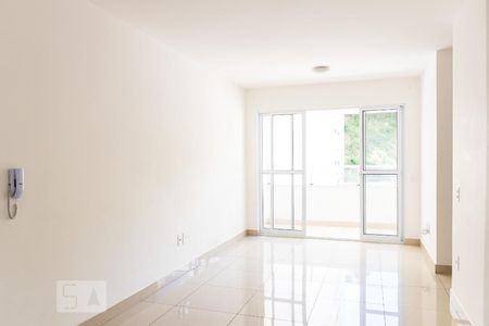 Sala de apartamento para alugar com 3 quartos, 69m² em Planalto, Belo Horizonte