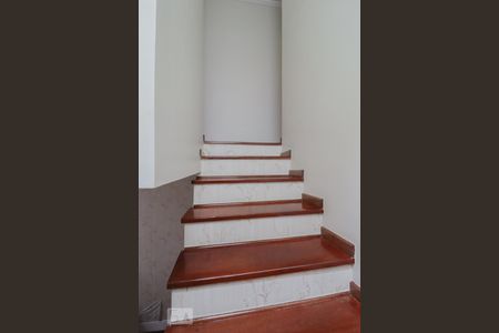 Escada de casa à venda com 2 quartos, 300m² em Jardim Rosa de Franca, Guarulhos