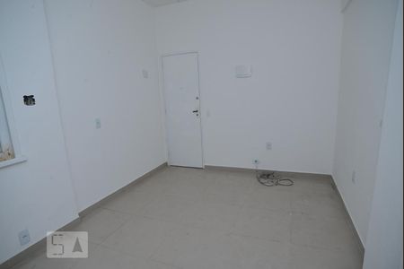 Sala de kitnet/studio para alugar com 1 quarto, 20m² em Catete, Rio de Janeiro