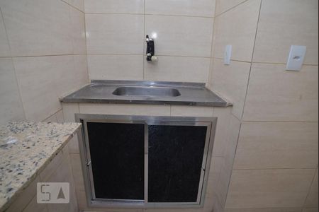 Cozinha de kitnet/studio para alugar com 1 quarto, 20m² em Catete, Rio de Janeiro