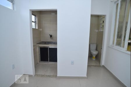 Sala de kitnet/studio para alugar com 1 quarto, 20m² em Catete, Rio de Janeiro