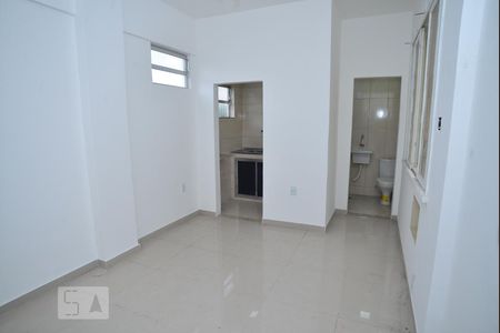 Sala de kitnet/studio para alugar com 1 quarto, 20m² em Catete, Rio de Janeiro