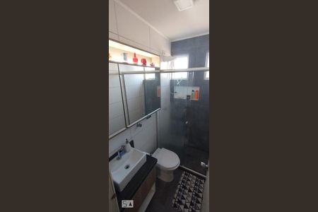 Banheiro de apartamento para alugar com 1 quarto, 40m² em Santa Cecilia, Porto Alegre