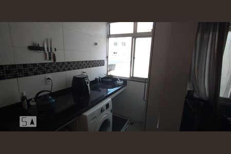 Cozinha de apartamento para alugar com 1 quarto, 40m² em Santa Cecilia, Porto Alegre