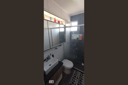 Banheiro de apartamento para alugar com 1 quarto, 40m² em Santa Cecilia, Porto Alegre