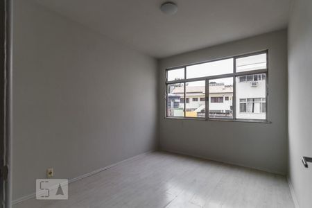 Quarto 1 de apartamento para alugar com 3 quartos, 130m² em Jardim Guanabara, Rio de Janeiro