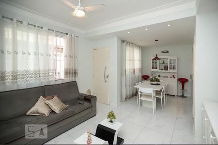 Casa de condomínio para alugar com 130m², 3 quartos e 1 vagaSala