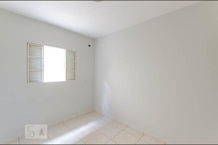 Quarto 2 de casa para alugar com 2 quartos, 75m² em Vila Carmosina, São Paulo