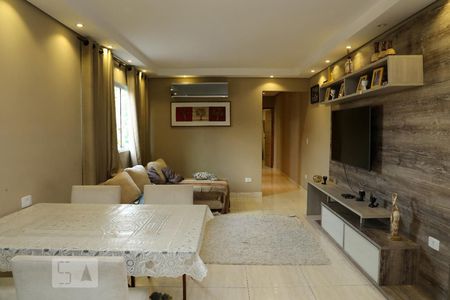 Sala de casa à venda com 7 quartos, 220m² em Jardim Pazini, Taboão da Serra