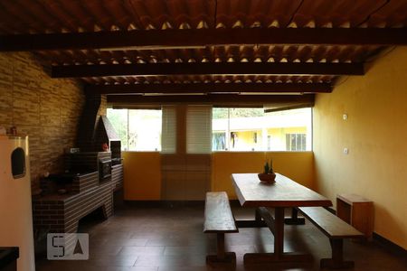 Churrasqueira de casa à venda com 7 quartos, 220m² em Jardim Pazini, Taboão da Serra