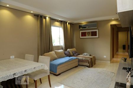 Sala de casa à venda com 7 quartos, 220m² em Jardim Pazini, Taboão da Serra