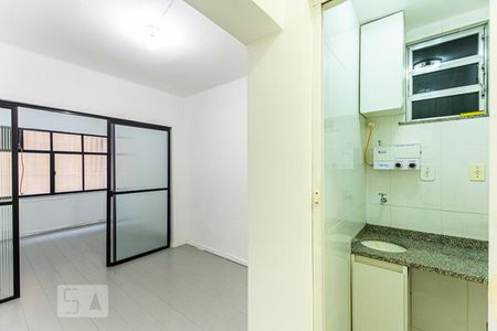 Cozinha de kitnet/studio à venda com 1 quarto, 32m² em Centro, Niterói