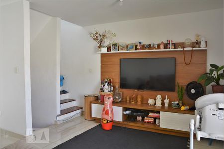 Sala de casa de condomínio à venda com 2 quartos, 120m² em Pechincha, Rio de Janeiro