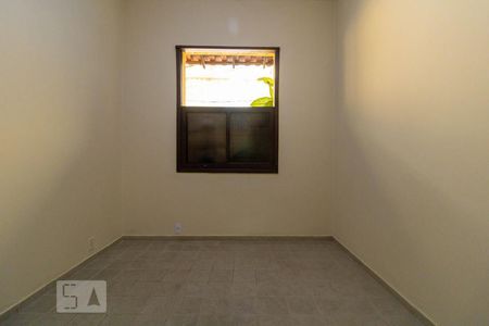 Quarto de casa para alugar com 1 quarto, 50m² em Olaria, Rio de Janeiro