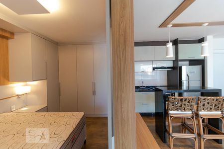 Quarto e Cozinha de kitnet/studio para alugar com 1 quarto, 47m² em Centro, Campinas