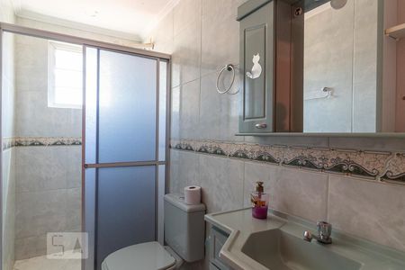 Banheiro de apartamento à venda com 1 quarto, 39m² em Passo da Areia, Porto Alegre