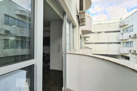 Varanda de apartamento à venda com 1 quarto, 30m² em Pampulha, Belo Horizonte