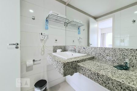 Banheiro de apartamento à venda com 1 quarto, 30m² em Pampulha, Belo Horizonte