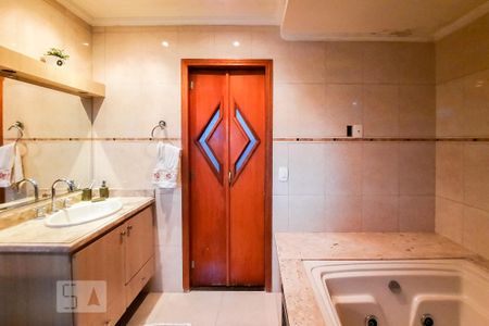 Casa para alugar com 234m², 4 quartos e 5 vagas Casa para alugar com 234m², 4 quartos e 5 vagasBanheiro da Suíte 2