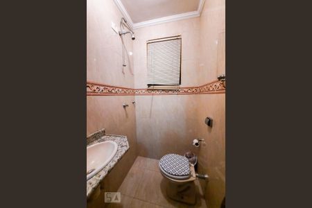 Casa para alugar com 234m², 4 quartos e 5 vagas Casa para alugar com 234m², 4 quartos e 5 vagasBanheiro de Serviço