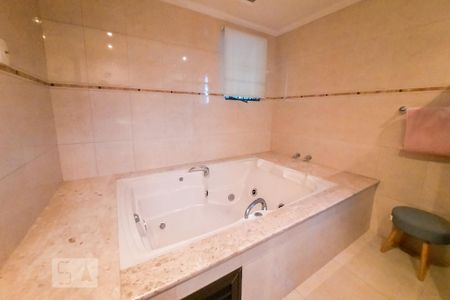 Casa para alugar com 234m², 4 quartos e 5 vagas Casa para alugar com 234m², 4 quartos e 5 vagasBanheiro da Suíte 2