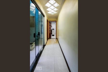 Casa para alugar com 234m², 4 quartos e 5 vagas Casa para alugar com 234m², 4 quartos e 5 vagasCorredor