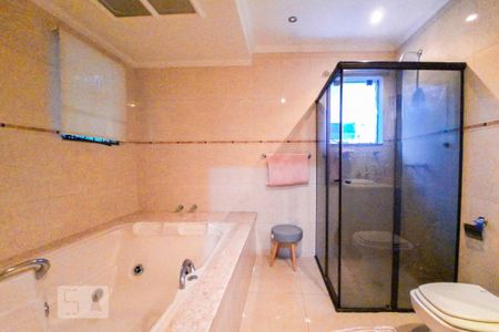 Casa para alugar com 234m², 4 quartos e 5 vagas Casa para alugar com 234m², 4 quartos e 5 vagasBanheiro da Suíte 2