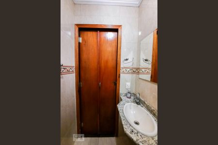 Casa para alugar com 234m², 4 quartos e 5 vagas Casa para alugar com 234m², 4 quartos e 5 vagasBanheiro de Serviço