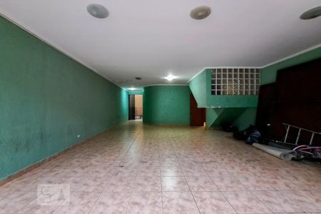 Casa para alugar com 234m², 4 quartos e 5 vagas Casa para alugar com 234m², 4 quartos e 5 vagasGaragem