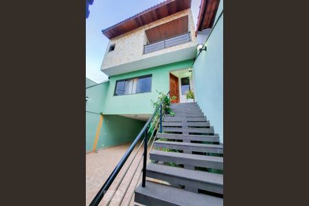 Casa para alugar com 234m², 4 quartos e 5 vagas Casa para alugar com 234m², 4 quartos e 5 vagasFachada